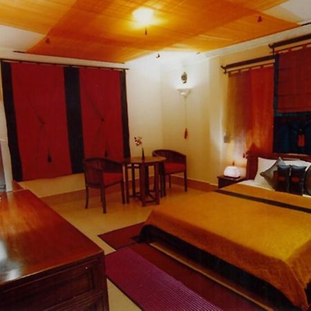 Red Hibiscus Hotel Phnom Penh Extérieur photo