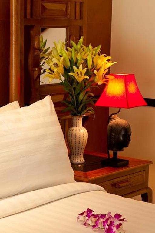 Red Hibiscus Hotel Phnom Penh Extérieur photo