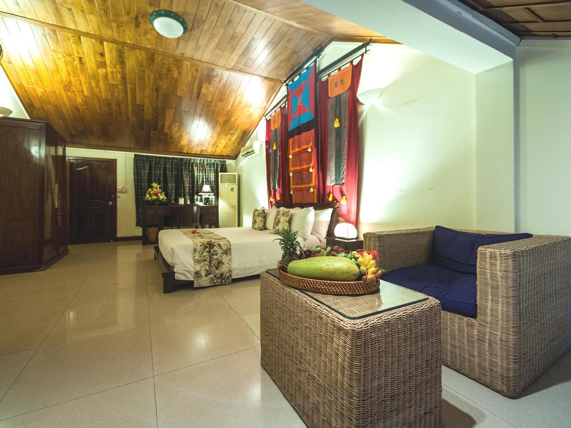 Red Hibiscus Hotel Phnom Penh Extérieur photo