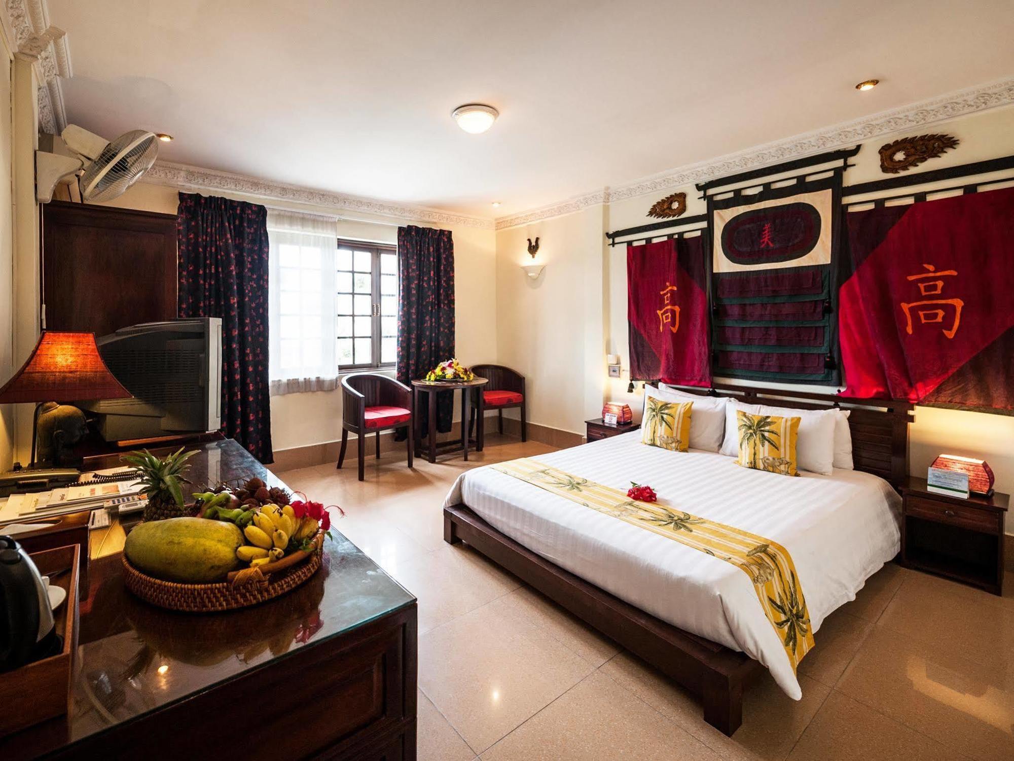 Red Hibiscus Hotel Phnom Penh Extérieur photo
