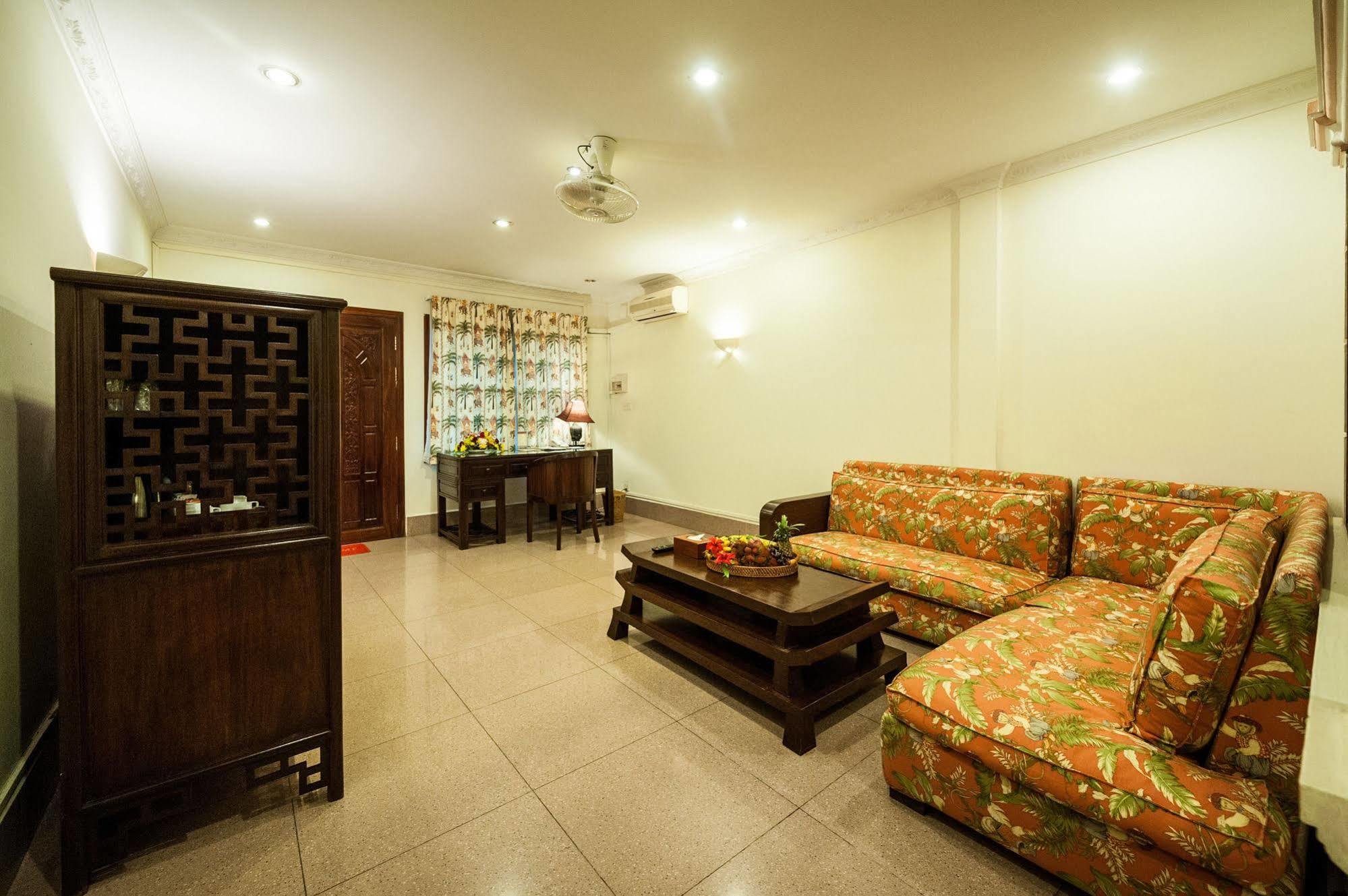 Red Hibiscus Hotel Phnom Penh Extérieur photo