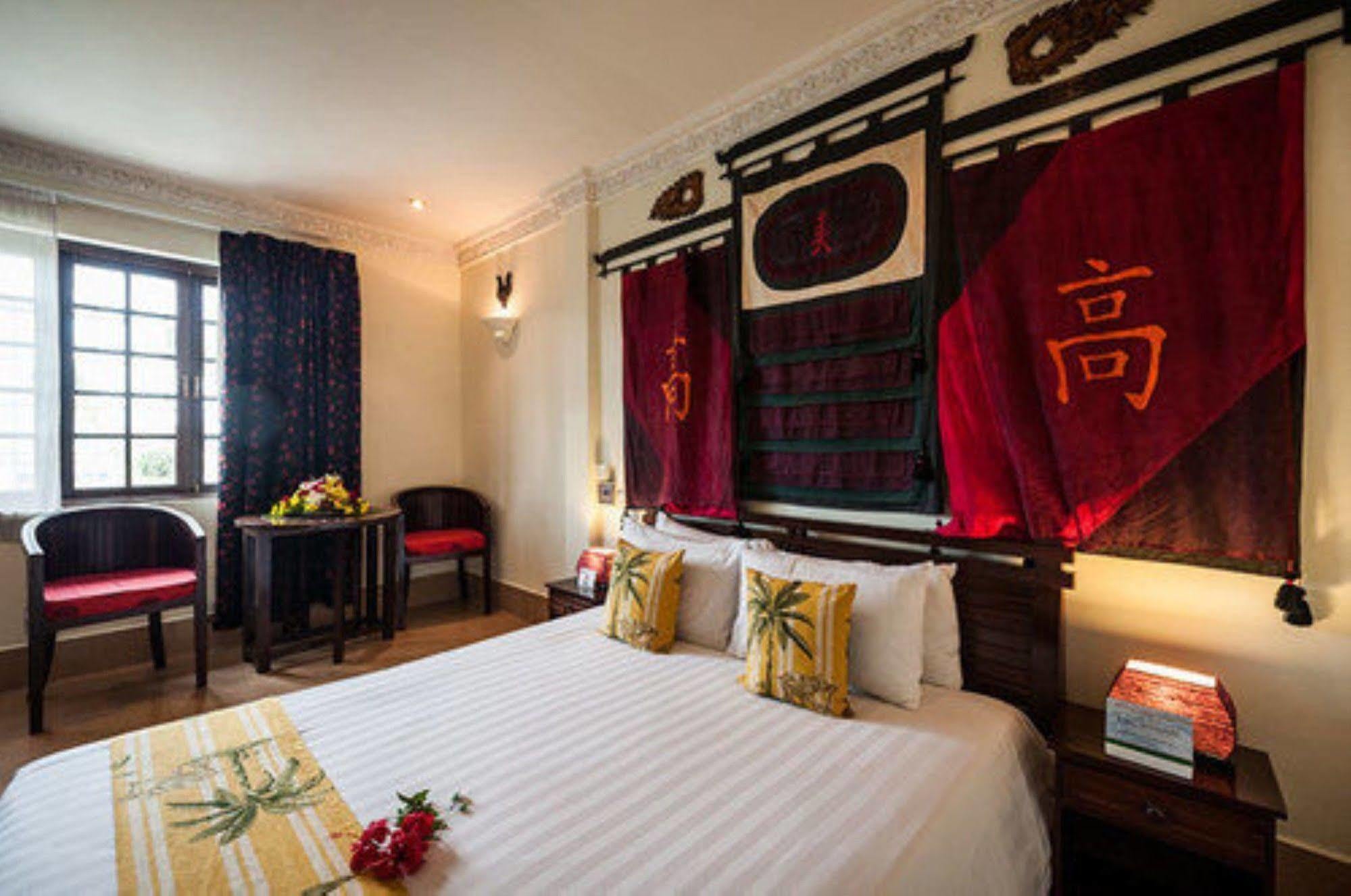 Red Hibiscus Hotel Phnom Penh Extérieur photo