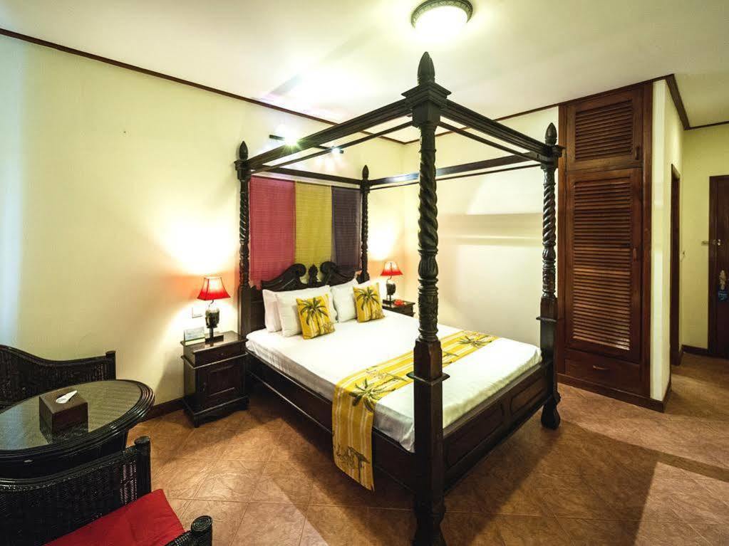 Red Hibiscus Hotel Phnom Penh Extérieur photo